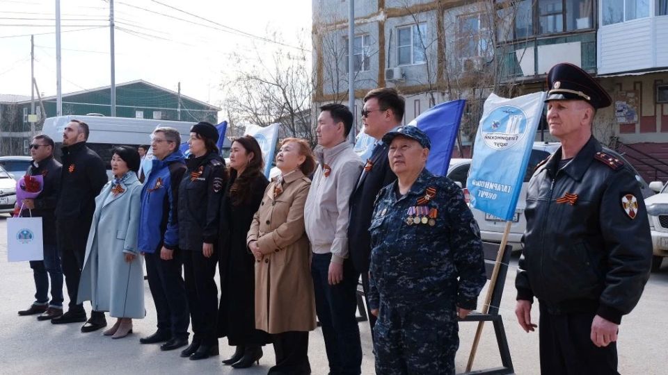 В Якутске сотрудники Росгвардии поздравили с наступающим Днём Победы 103-летнего ветерана-фронтовика В Якутске сотрудники Росгвардии поздравили с наступающим Днём Победы 103-летнего ветерана-фронтовика