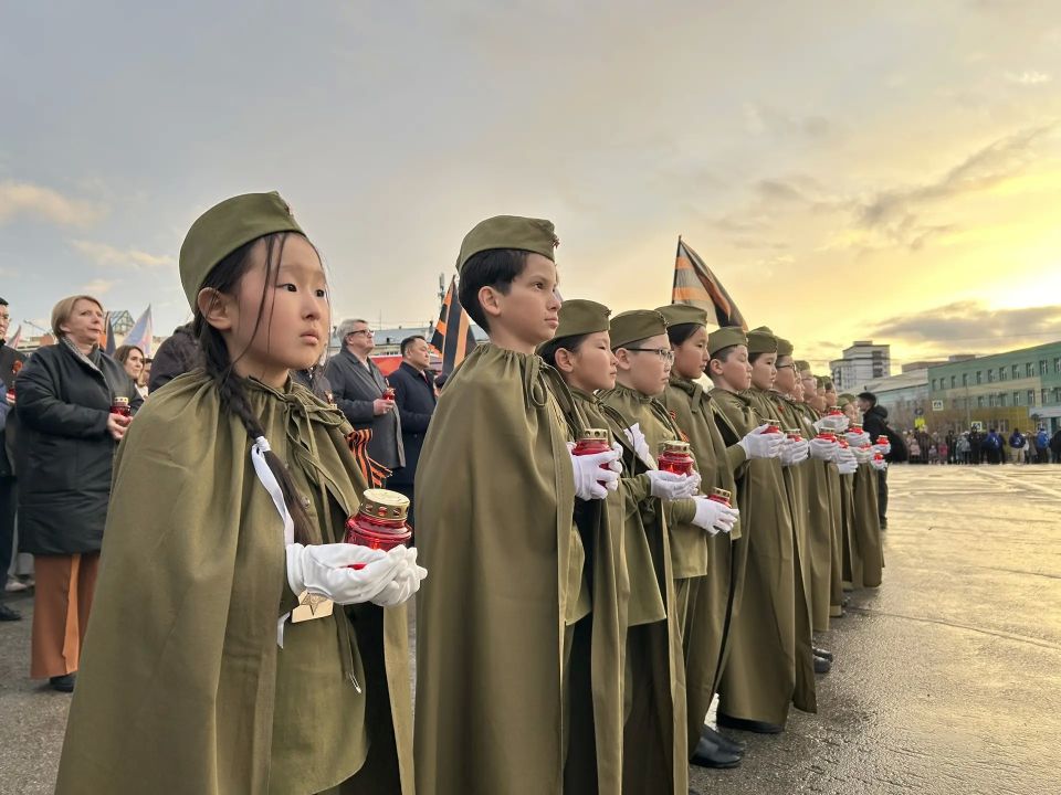 На площади Победы в Якутске проходит всероссийская акция «Свеча памяти», посвящённая 81-й годовщине Победы в Великой Отечественной войне На площади Победы в Якутске проходит всероссийская акция «Свеча памяти», посвящённая 81-й годовщине Победы в Великой Отечественной войне