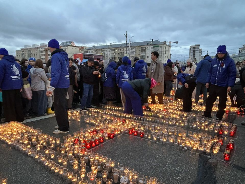 На площади Победы в Якутске проходит всероссийская акция «Свеча памяти», посвящённая 81-й годовщине Победы в Великой Отечественной войне На площади Победы в Якутске проходит всероссийская акция «Свеча памяти», посвящённая 81-й годовщине Победы в Великой Отечественной войне