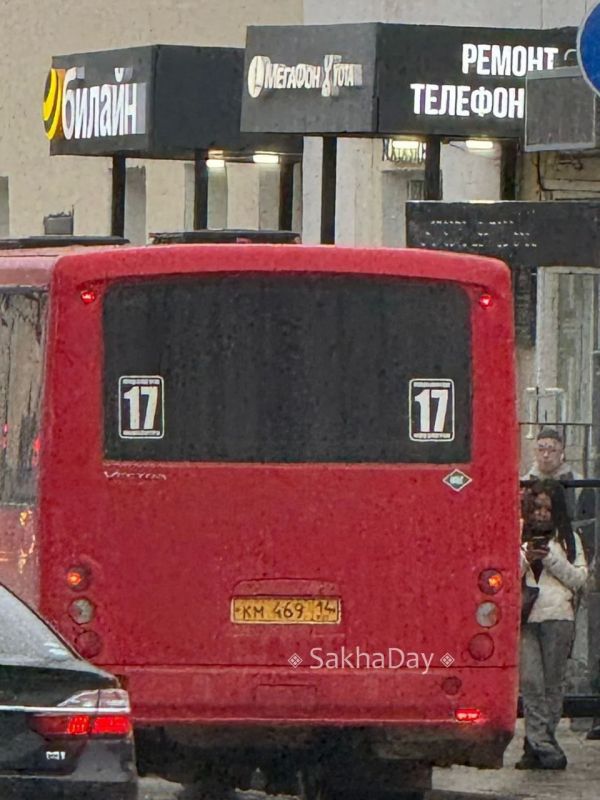 Сегодня 7 мая 20.00. По проспекту Ленина район кинотеатр центральный, проезжающий маршрутный автобус облил лужой с ног до головы