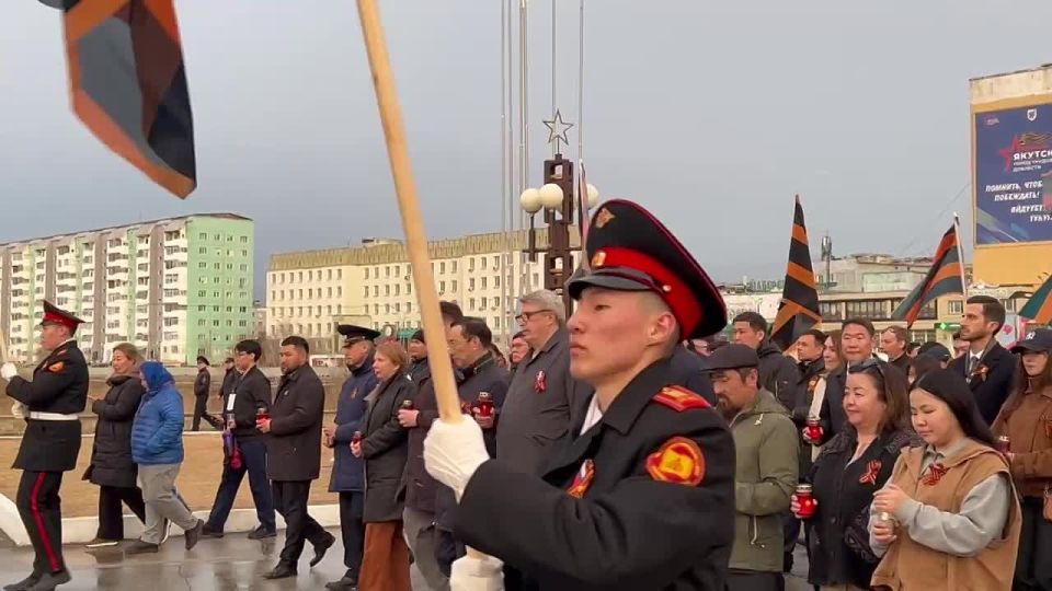 На площади Победы в Якутске проходит всероссийская акция «Свеча памяти», посвящённая 81-й годовщине Победы в Великой Отечественной войне