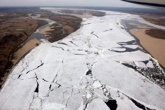 У Пеледуя прорвало ледовый затор: уровень воды начал снижаться