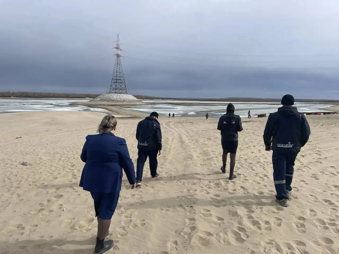 Транспортные полицейские Якутии провели профилактический рейд вблизи водоемов с участием несовершеннолетних Транспортные полицейские Якутии провели профилактический рейд вблизи водоемов с участием несовершеннолетних