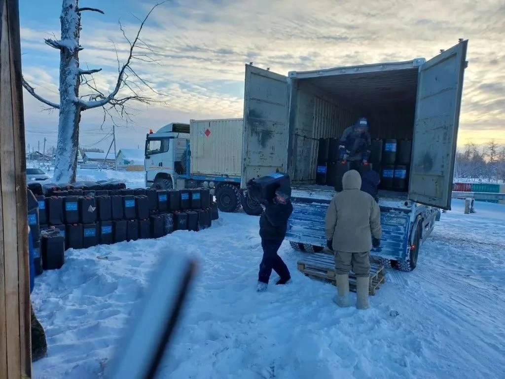 Завершен завоз тарированных нефтепродуктов в отдаленные и труднодоступные наслега Якутии