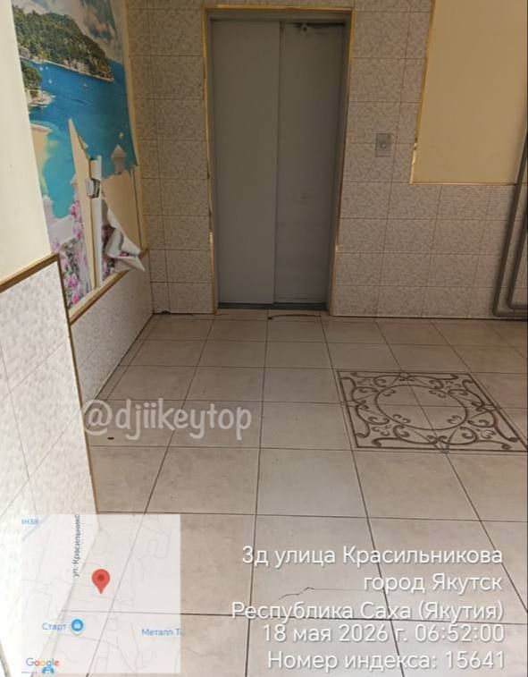 Две женщины устроили ночлег под лестницей на 1 этаже на Красильникова, 3/2 Две женщины устроили ночлег под лестницей на 1 этаже на Красильникова, 3/2