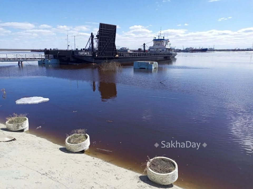 Уровень воды сегодня у речпорта Якутска