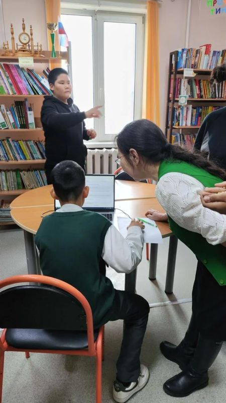 В сельской модельной библиотеке-филиале №9 им. И.Д. Панаева села Хатассы прошел познавательный урок «Книжный навигатор» в рамках Года библиографии в Централизованной библиотечной системе города Якутска В сельской модельной библиотеке-филиале №9 им. И.Д. Панаева села Хатассы прошел познавательный урок «Книжный навигатор» в рамках Года библиографии в Централизованной библиотечной системе города Якутска