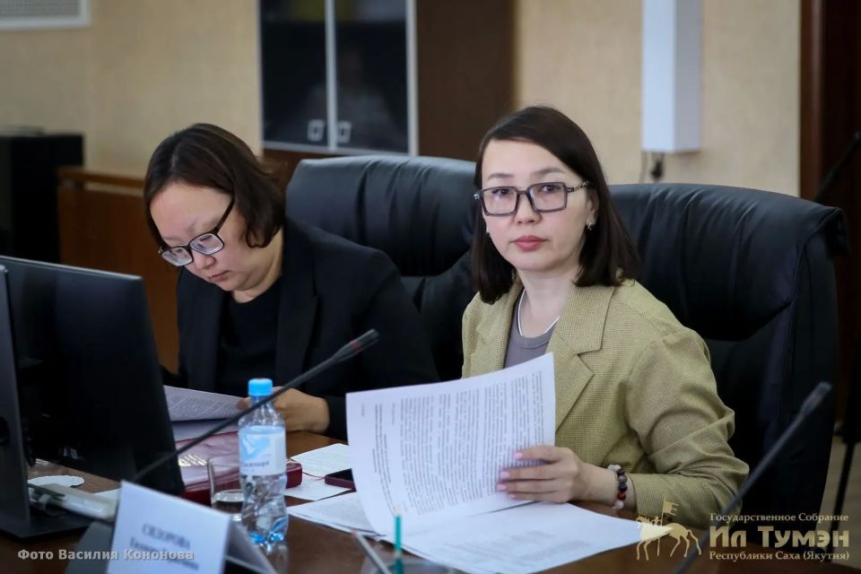 Цифры, которые тревожат. С основным докладом на Круглом столе комитета по охране здоровья Парламента Якутии выступила заместитель министра здравоохранения, кандидат медицинских наук Любовь Бурнашева Цифры, которые тревожат. С основным докладом на Круглом столе комитета по охране здоровья Парламента Якутии выступила заместитель министра здравоохранения, кандидат медицинских наук Любовь Бурнашева