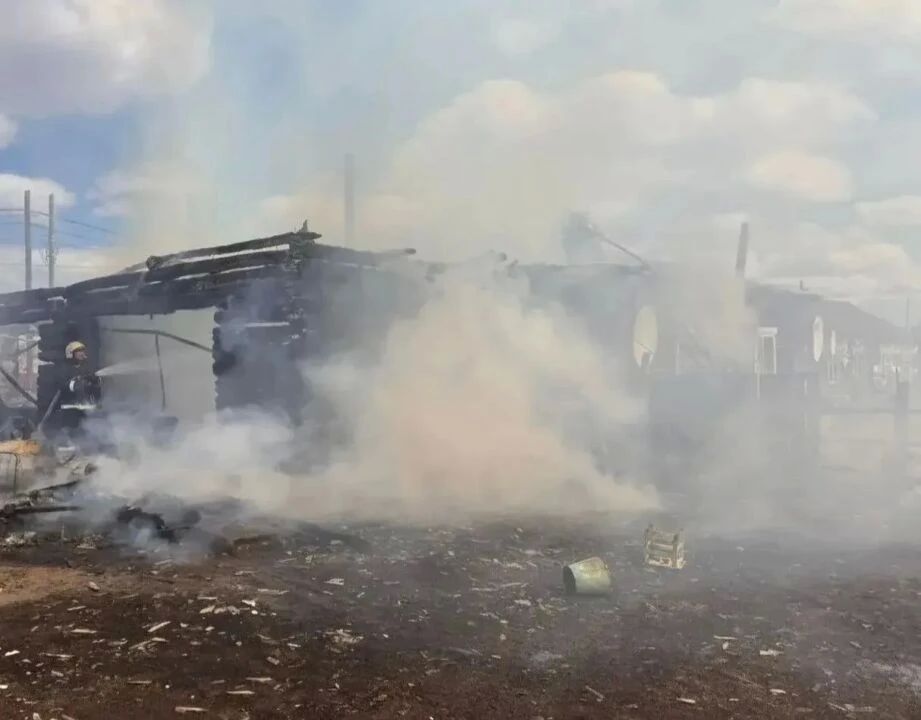 В селе Хочо Якутии пожарные извещатели спасли жизни жильцов четырехквартирного дома
