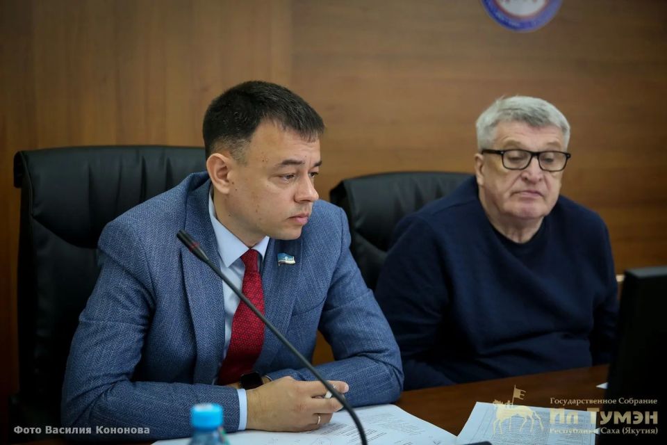 Цифры, которые тревожат. С основным докладом на Круглом столе комитета по охране здоровья Парламента Якутии выступила заместитель министра здравоохранения, кандидат медицинских наук Любовь Бурнашева Цифры, которые тревожат. С основным докладом на Круглом столе комитета по охране здоровья Парламента Якутии выступила заместитель министра здравоохранения, кандидат медицинских наук Любовь Бурнашева