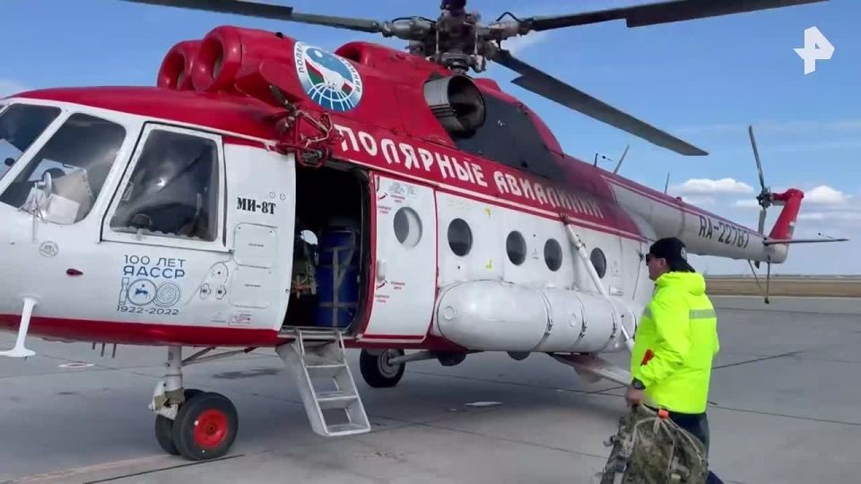 РЕН ТВ публикует кадры работы МЧС после аварийной посадки самолета Ан-2 в Якутии