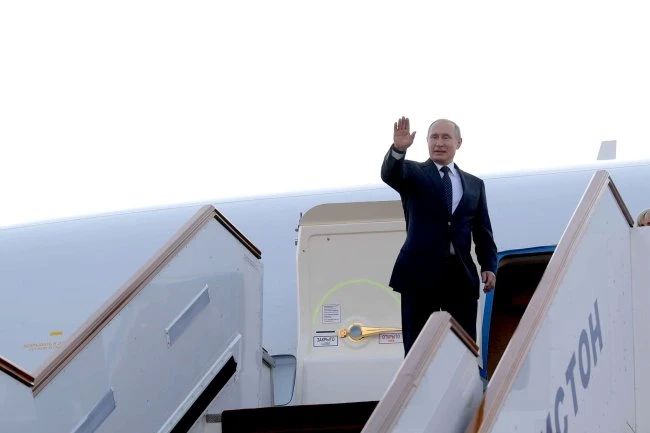 Визит Владимира Путина в Китай, приуроченный к 25-летию Договора о добрососедстве, дружбе и сотрудничестве, оказался в центре внимания ведущих мировых СМИ