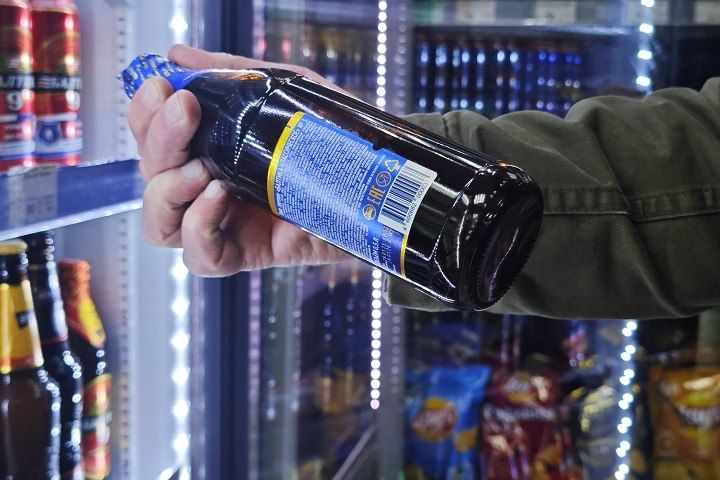 Ведущий радио оштрафован на 10 тысяч рублей за избиение продавщицы и три плевка