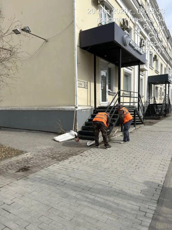 Подметание тротуаров и переходов по пр. Ленина Подметание тротуаров и переходов по пр. Ленина