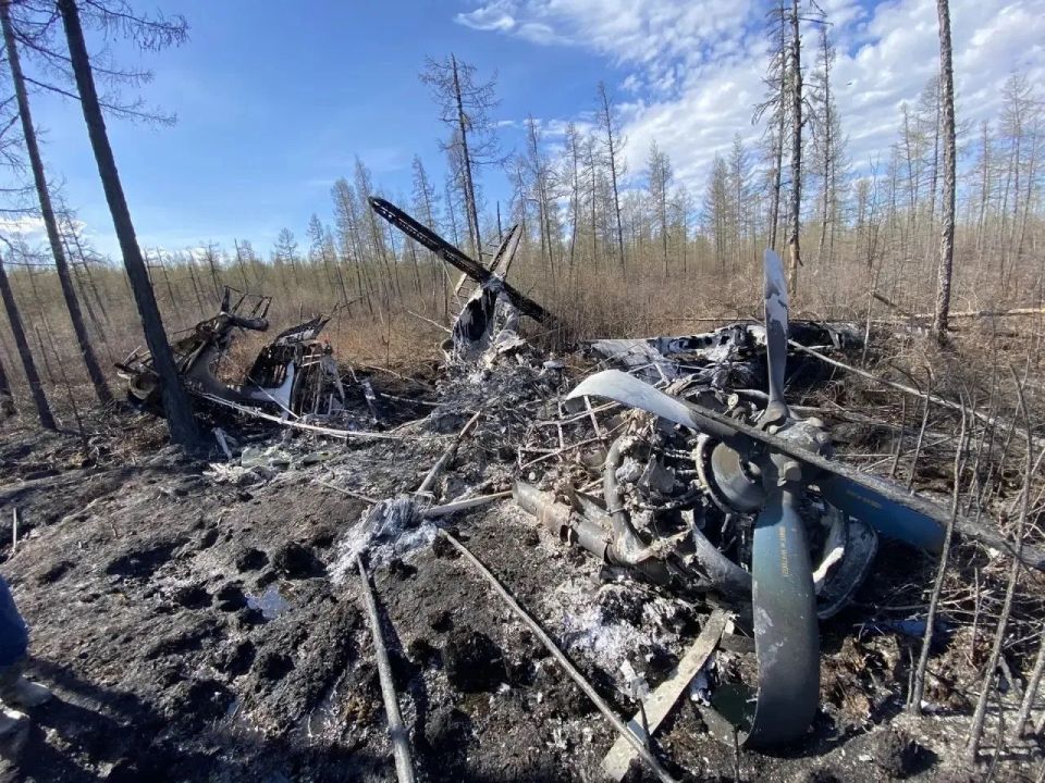 От многотонной машины остались лишь обломки От многотонной машины остались лишь обломки