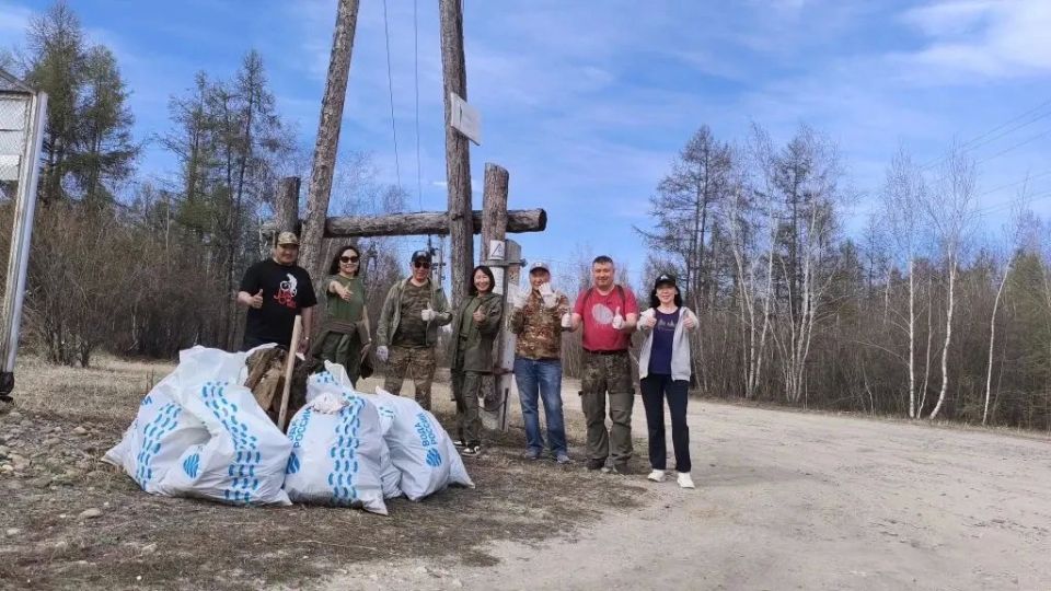 Сотрудники Якутского комитета ГЭН навели порядок на Вилюйском тракте Сотрудники Якутского комитета ГЭН навели порядок на Вилюйском тракте
