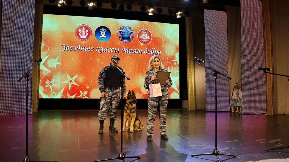 На благотворительном концерте, организованном Общественным советом при МВД Якутии, наградили победительницу конкурса «Полицейский Дядя Стёпа-2026» На благотворительном концерте, организованном Общественным советом при МВД Якутии, наградили победительницу конкурса «Полицейский Дядя Стёпа-2026»