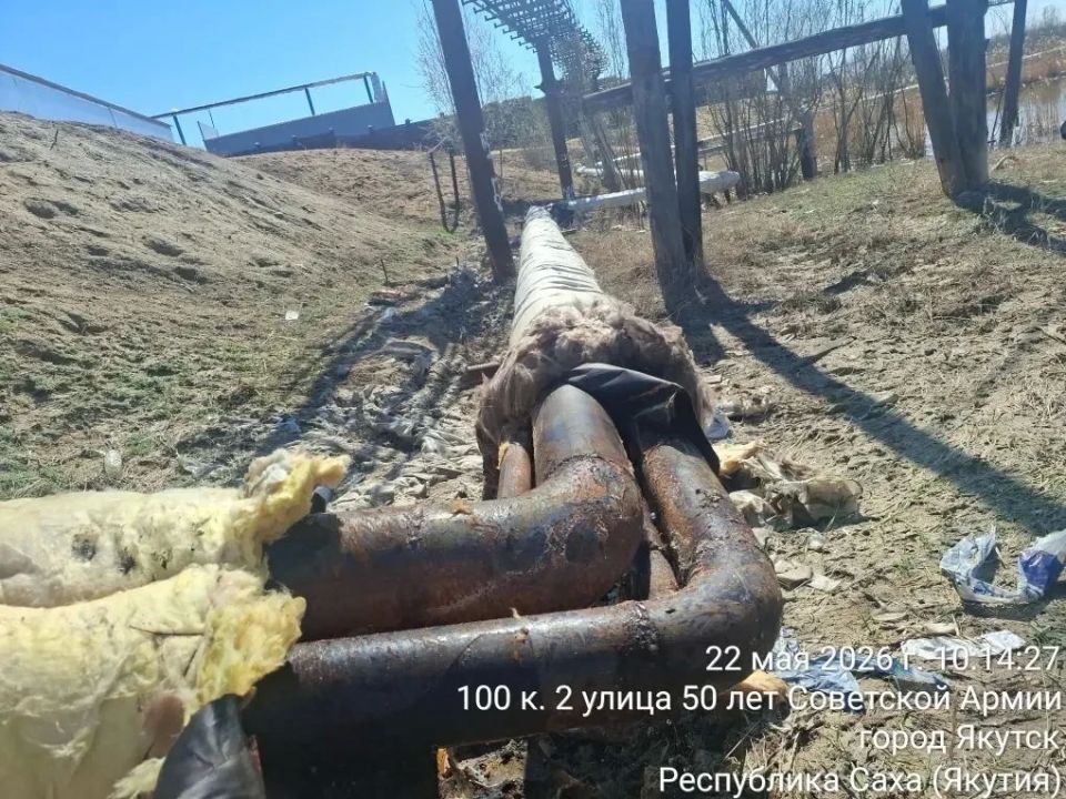 В рамках еженедельного городского субботника МУП «Жилкомсервис» проводит работы по восстановлению канализационной трубы от КНС «Десяткина» до сетей АО «Водоканал»