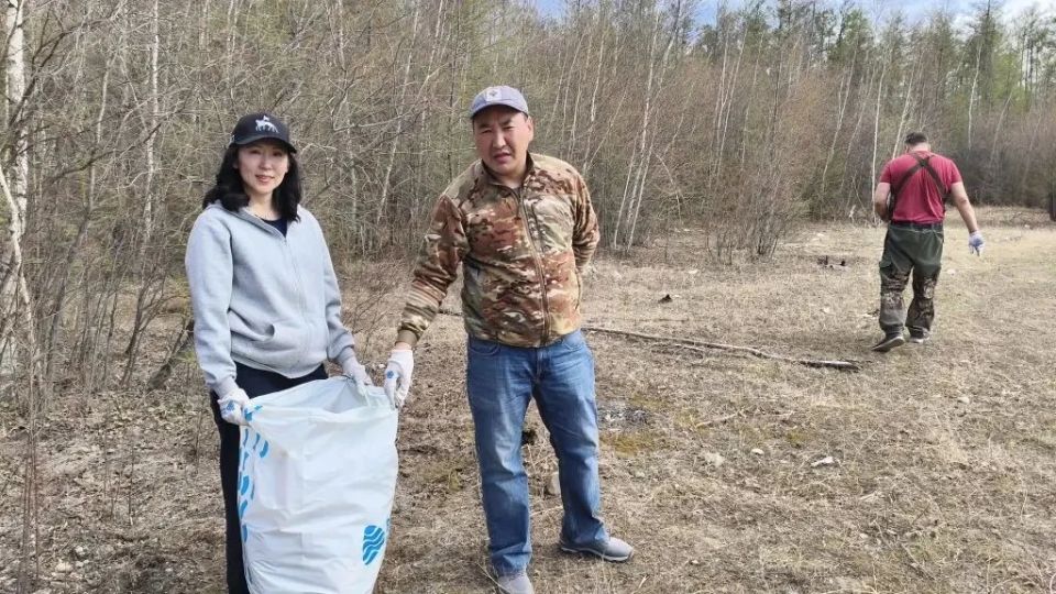 Сотрудники Якутского комитета ГЭН навели порядок на Вилюйском тракте Сотрудники Якутского комитета ГЭН навели порядок на Вилюйском тракте