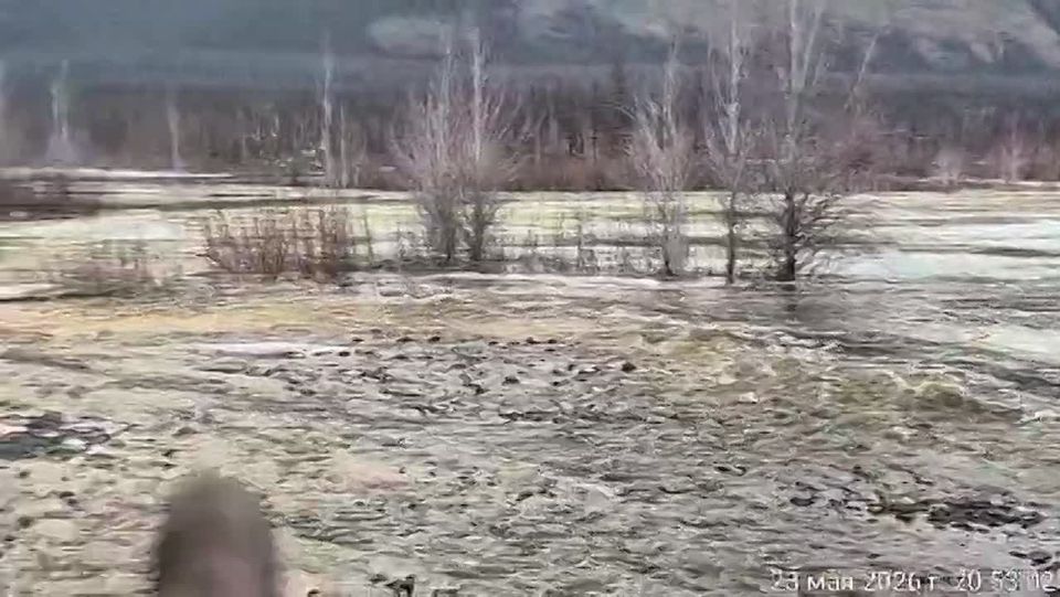 На размытом участке автодороги "Оймякон" обустроили временный объезд