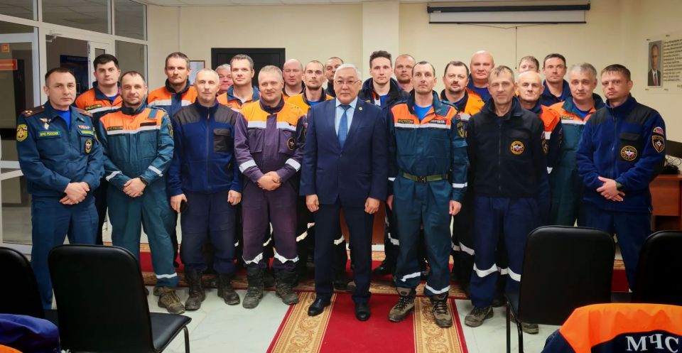 Сегодня в Якутске мы выразили благодарность спасателям из Хабаровского края Сегодня в Якутске мы выразили благодарность спасателям из Хабаровского края