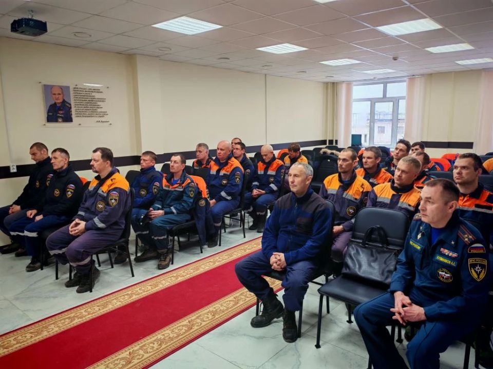 Сегодня в Якутске мы выразили благодарность спасателям из Хабаровского края Сегодня в Якутске мы выразили благодарность спасателям из Хабаровского края