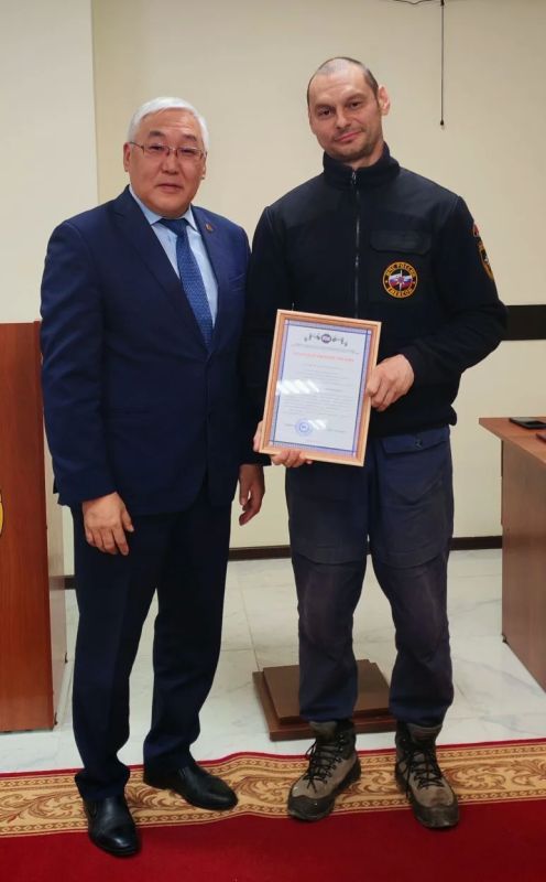 Сегодня в Якутске мы выразили благодарность спасателям из Хабаровского края Сегодня в Якутске мы выразили благодарность спасателям из Хабаровского края