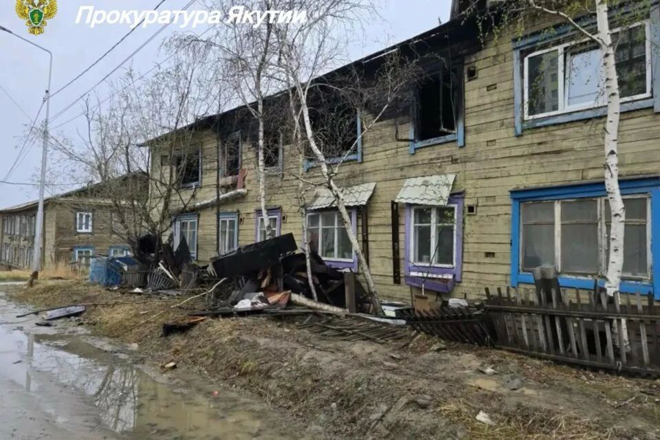 Мужчина погиб, еще один пострадал при пожаре в жилом доме в Якутске