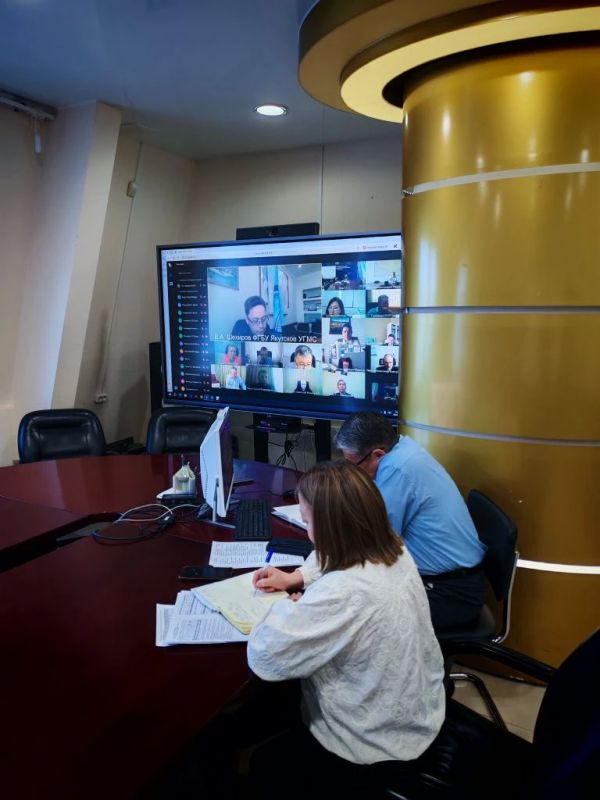 Заместитель министра по делам гражданской обороны и обеспечению безопасности жизнедеятельности населения Якутии Никита Павлов провел оперативное заседание по навигации 2026 года Заместитель министра по делам гражданской обороны и обеспечению безопасности жизнедеятельности населения Якутии Никита Павлов провел оперативное заседание по навигации 2026 года