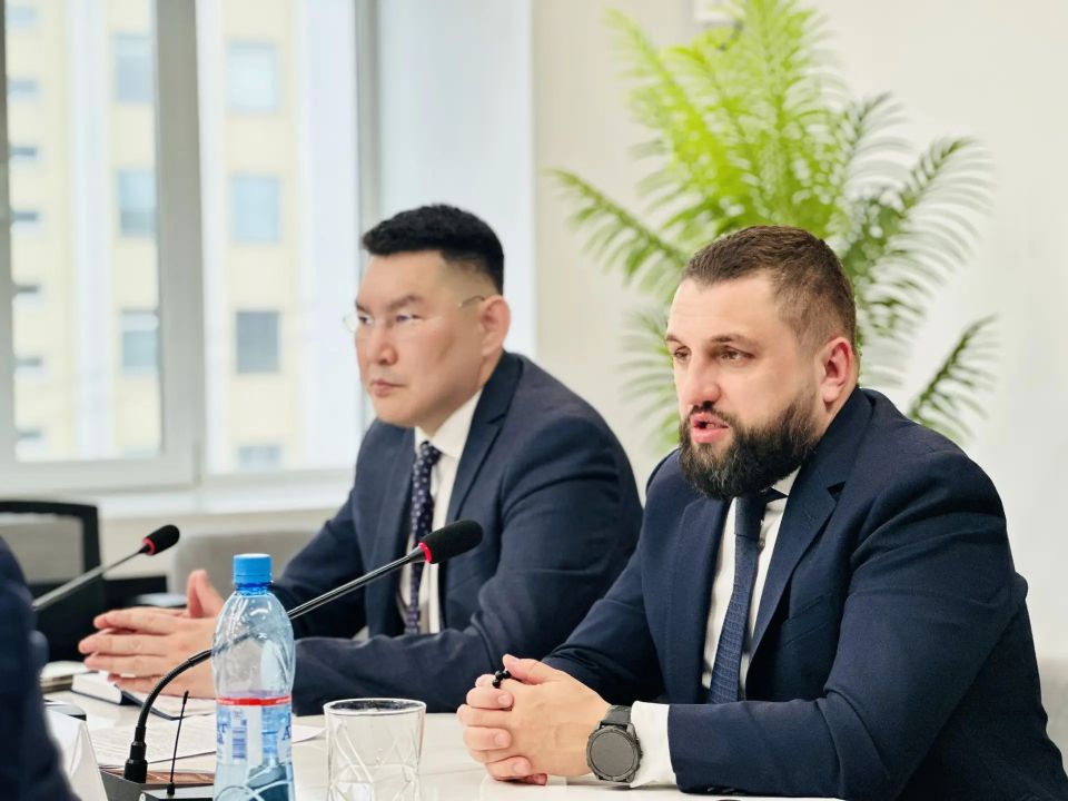 Вопросы развития инвестиционной деятельности в Якутии обсуждены на совещании с Минвостокразвития РФ и КРДВ Вопросы развития инвестиционной деятельности в Якутии обсуждены на совещании с Минвостокразвития РФ и КРДВ