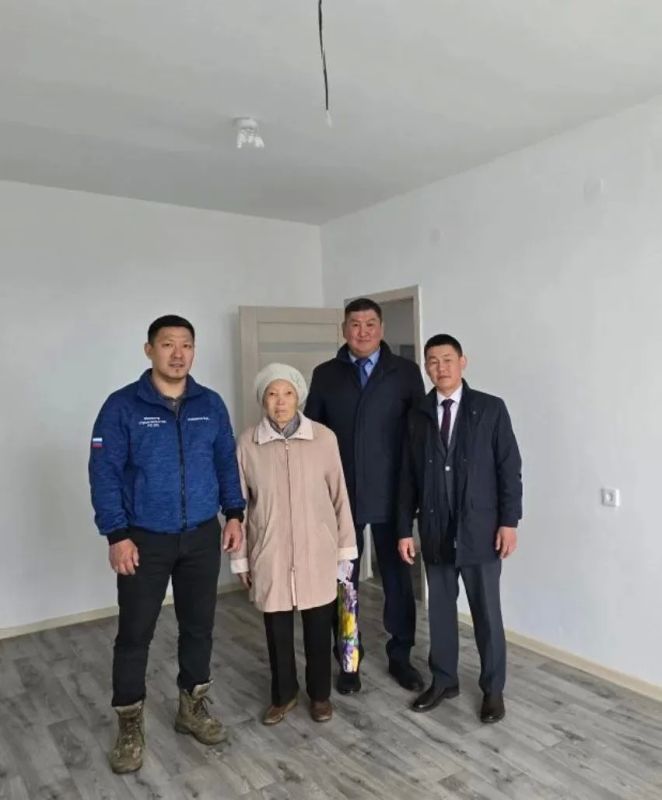 В Среднеколымске открылся первый каменный четырехэтажный дом для переселенцев из аварийного жилья В Среднеколымске открылся первый каменный четырехэтажный дом для переселенцев из аварийного жилья