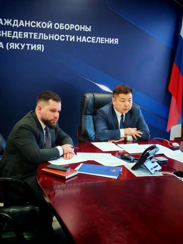 Заместитель министра по делам гражданской обороны и обеспечению безопасности жизнедеятельности населения Якутии Никита Павлов провел оперативное заседание по навигации 2026 года