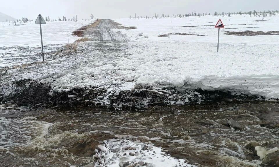 На трассе Усть-Куйга – Депутатский закрыли движение из-за перелива воды