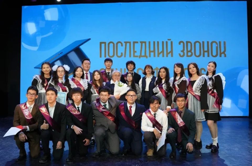 Последний звонок прозвенел для выпускников лицея СВФУ Последний звонок прозвенел для выпускников лицея СВФУ