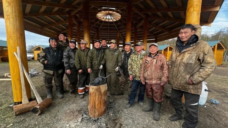 Впервые в истории кузнечного дела успешно выплавили железо из руды, собранной в трёх великих реках — Лене, Вилюе и Алдане Впервые в истории кузнечного дела успешно выплавили железо из руды, собранной в трёх великих реках — Лене, Вилюе и Алдане
