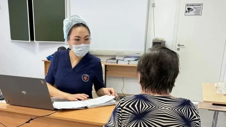 Мобильные бригады врачей осмотрели почти 16 тысяч якутян в районах с начала года