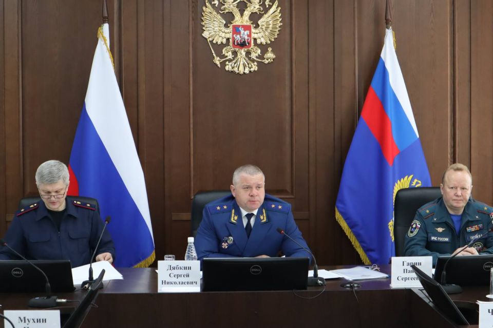 Под председательством прокурора республики Сергея Дябкина состоялось Координационное совещание руководителей правоохранительных органов Под председательством прокурора республики Сергея Дябкина состоялось Координационное совещание руководителей правоохранительных органов