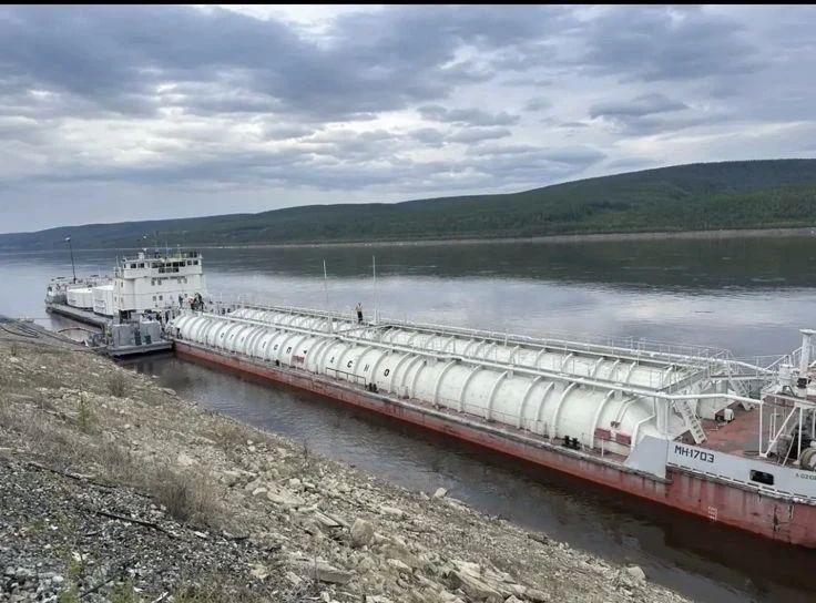 Первое топливо прибыло в Ленск Первое топливо прибыло в Ленск