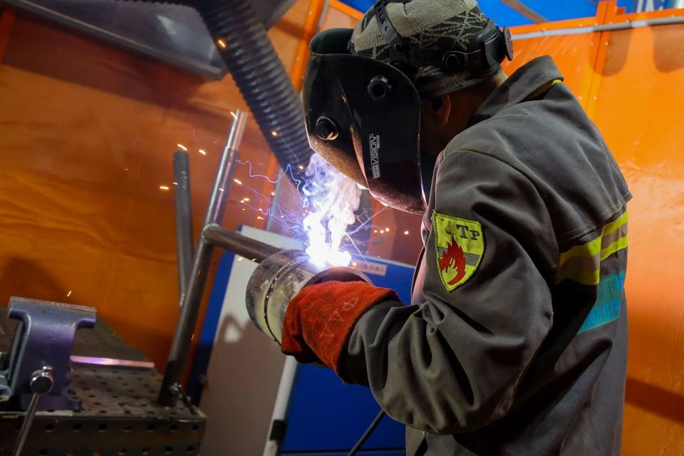 «Нужны сила и зоркость»: конкурс «Лучший по профессии» среди сварщиков продолжается «Нужны сила и зоркость»: конкурс «Лучший по профессии» среди сварщиков продолжается