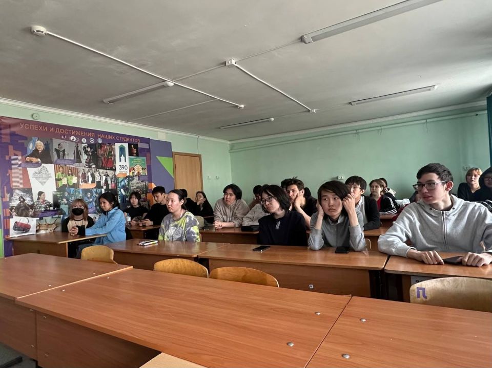Профилактическая лекция по безопасности дорожного движения для студентов колледжа креативных индустрий «Айар Уустар» Профилактическая лекция по безопасности дорожного движения для студентов колледжа креативных индустрий «Айар Уустар»