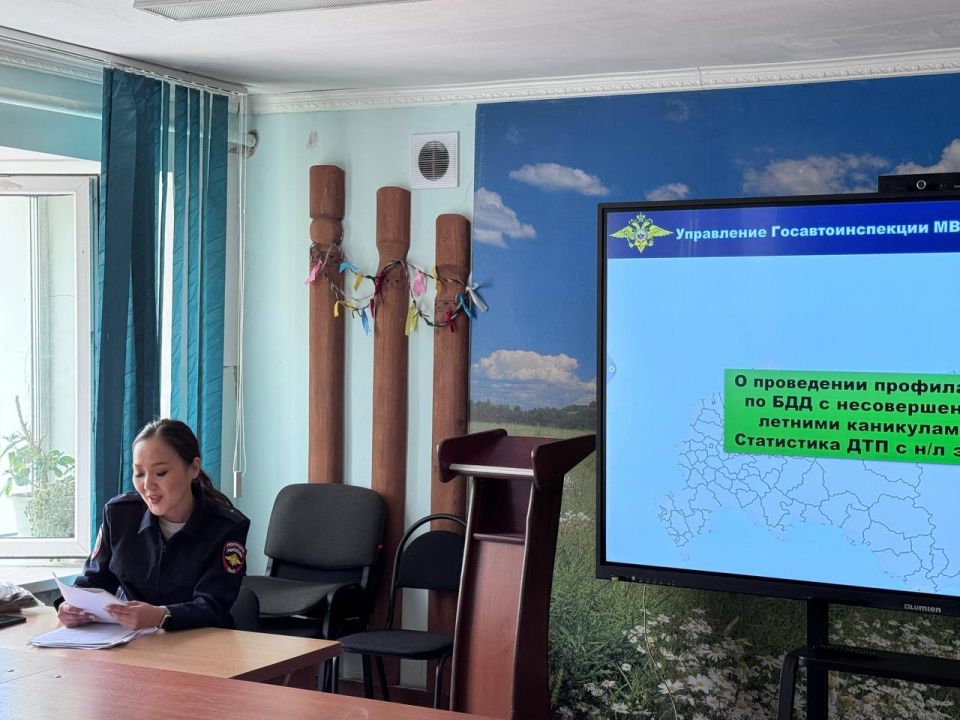 Профилактическая лекция по безопасности дорожного движения для студентов колледжа креативных индустрий «Айар Уустар» Профилактическая лекция по безопасности дорожного движения для студентов колледжа креативных индустрий «Айар Уустар»