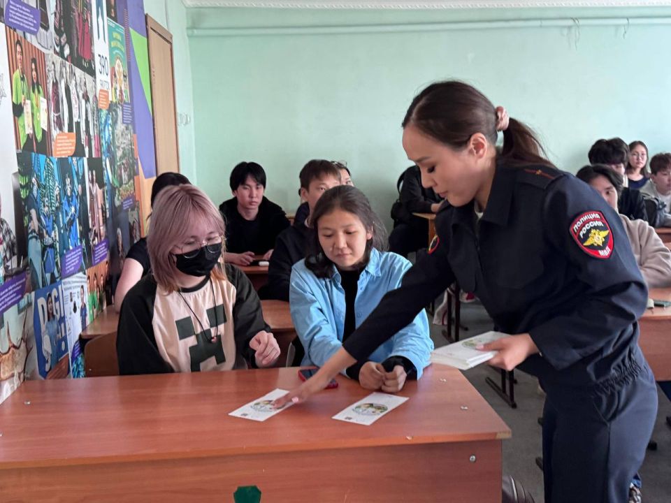 Профилактическая лекция по безопасности дорожного движения для студентов колледжа креативных индустрий «Айар Уустар» Профилактическая лекция по безопасности дорожного движения для студентов колледжа креативных индустрий «Айар Уустар»