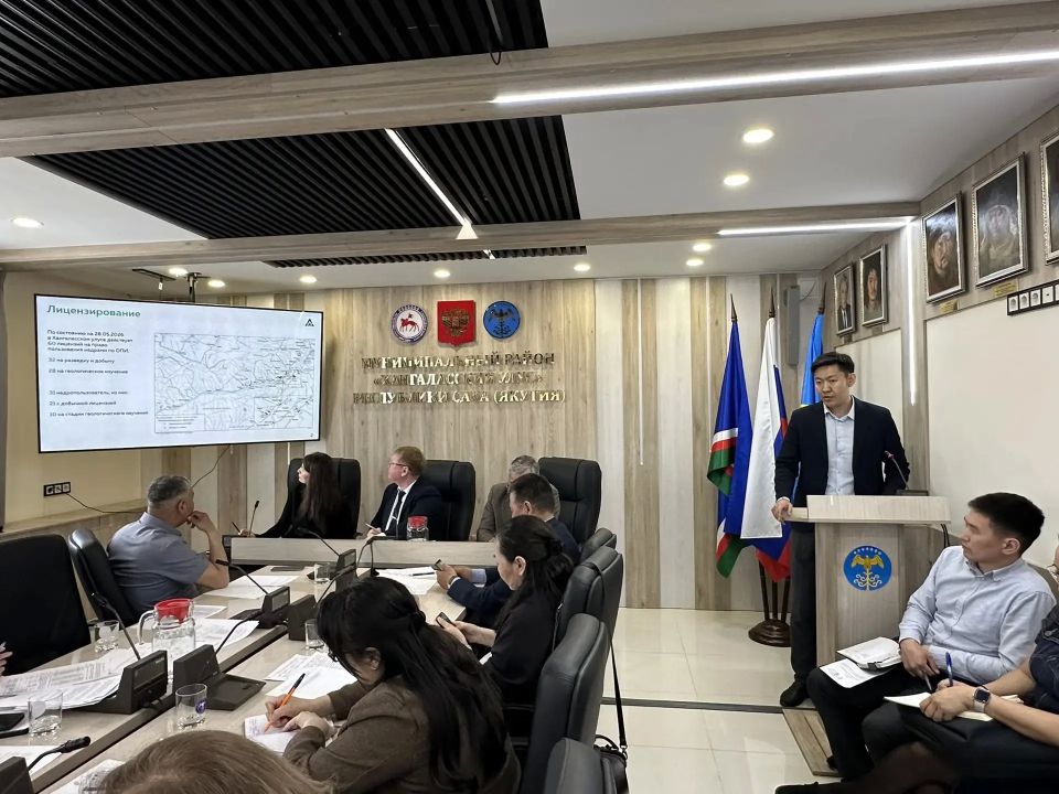 Минфин Якутии провел выездное совещание в Хангаласском районе с участием недропользователей Минфин Якутии провел выездное совещание в Хангаласском районе с участием недропользователей