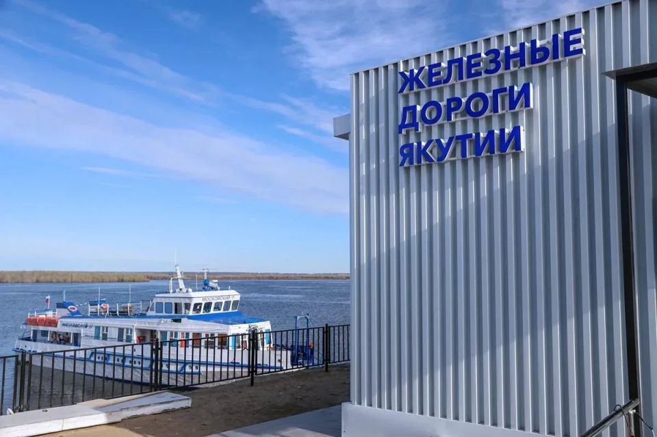 Теплоход отправляется со станции "Намыв"