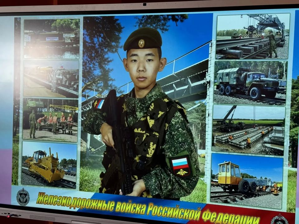 В Якутске открыли «Парту Героя» в честь 19-летнего военнослужащего Никона Мандарова В Якутске открыли «Парту Героя» в честь 19-летнего военнослужащего Никона Мандарова