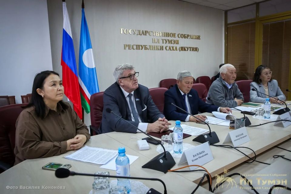 Актуальные вопросы, связанные с местным самоуправлением и с деятельностью территориального общественного самоуправления обсудили в режиме видеоконференцсвязи парламентарии Государственного Собрания (Ил Тумэн) РС (Я) и... Актуальные вопросы, связанные с местным самоуправлением и с деятельностью территориального общественного самоуправления обсудили в режиме видеоконференцсвязи парламентарии Государственного Собрания (Ил Тумэн) РС (Я) и...