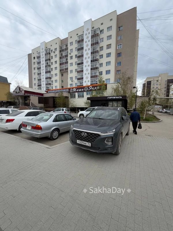 #пишут Вот так и ломаем новую брусчатку