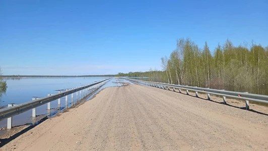 Участок автодороги "Амга" в Усть-Майском районе подтоплен паводком