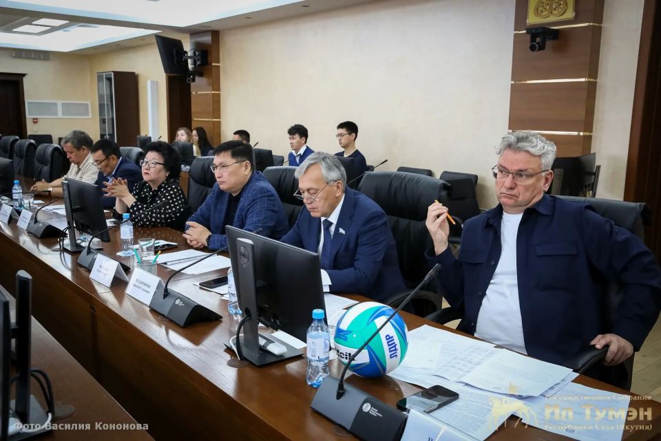 29 мая на расширенном заседании постоянного комитета Государственного Собрания (Ил Тумэн) по делам молодёжи, физической культуре и спорту депутаты рассмотрели ход исполнения государственных программ в сфере спорта и... 29 мая на расширенном заседании постоянного комитета Государственного Собрания (Ил Тумэн) по делам молодёжи, физической культуре и спорту депутаты рассмотрели ход исполнения государственных программ в сфере спорта и...