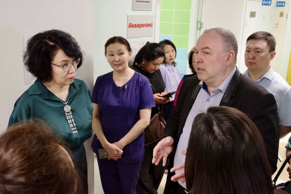 Руководитель Федерального бюро МСЭ Михаил Дымочка высоко оценил опыт Якутии в комплексной реабилитации детей с ОВЗ